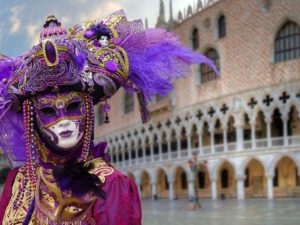 Karneval v Benátkách láká turisty. Proč ho vidět?