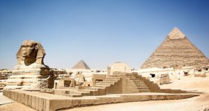 Když večeře, tak s výhledem na egyptské pyramidy