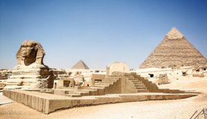 Když večeře, tak s výhledem na egyptské pyramidy