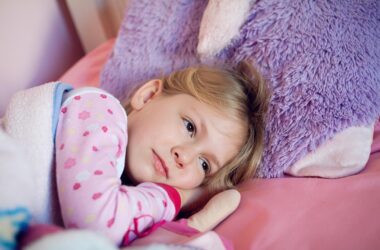 Noční kašel u dětí? Hledejte příčinu v dětském pokoji