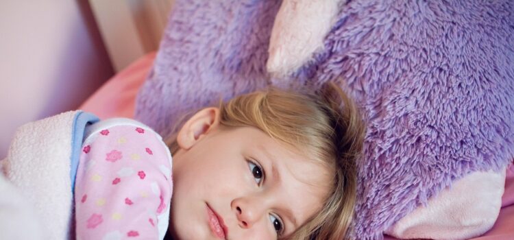 Noční kašel u dětí? Hledejte příčinu v dětském pokoji