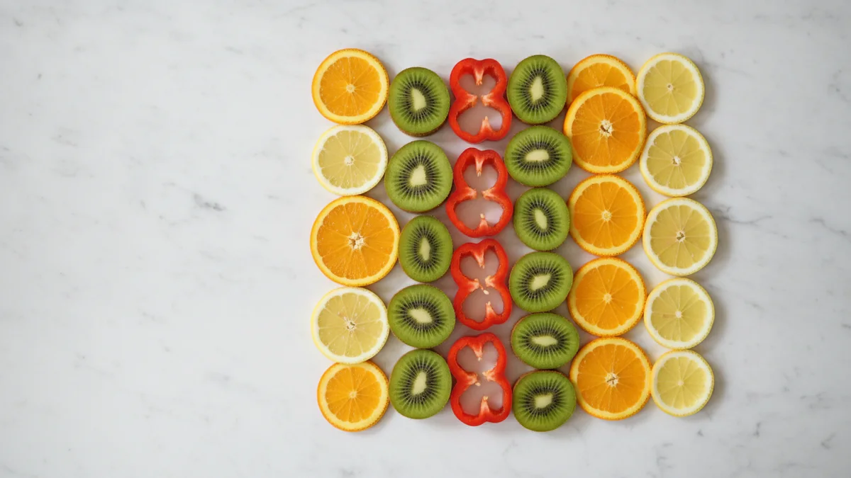 Nakrájené citrusy, kiwi a červená paprika